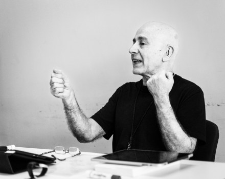 El poeta Hugo Mujica durante un taller impartido en el Encuentro Iberoamericano de Poesía en Villahermosa, Tabasco. ©2013 Francisco Cubas