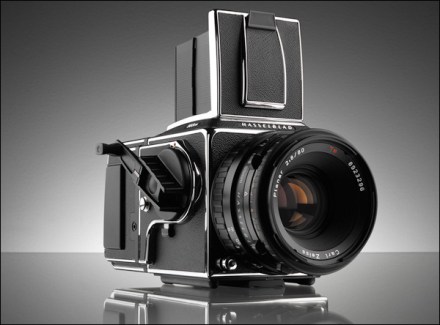 Hasselblad modelo 503CW, la última de su linaje. 