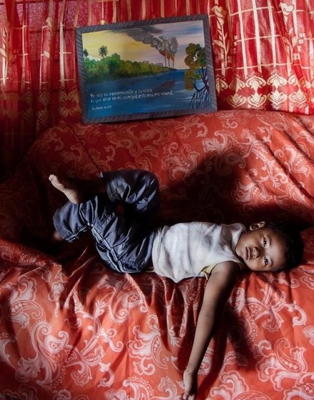 Habitante de Nuevo Torno Largo, comunidad que vive frente una planta de Pemex, y dónde hay un índice muy elevado de cáncer infantil, entre otras anomalías de salud. @2013 Patricia Aridjis