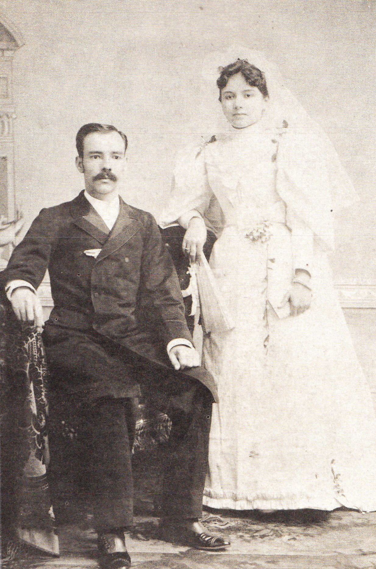 Carlos Pellicer Marchena y Deifilia Cámara Ramos, los padres del gran poeta, en una foto de 1891. 