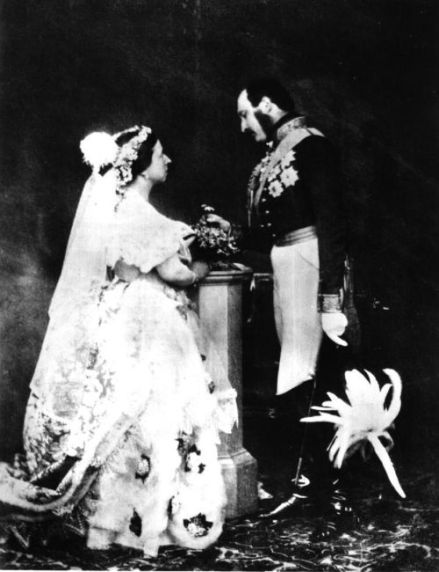 Recreación de la boda de la reina Victoria para la cámara en 1854 (no he podido encontrar el nombre del fotógrafo).