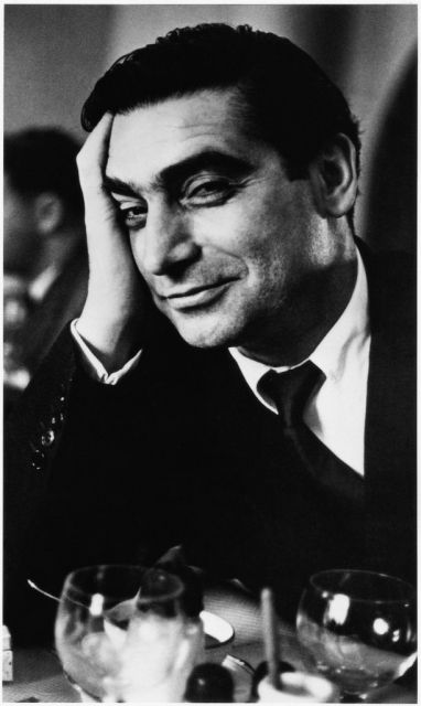 Robert Capa retratado por Ruth Orkin en 1952. 